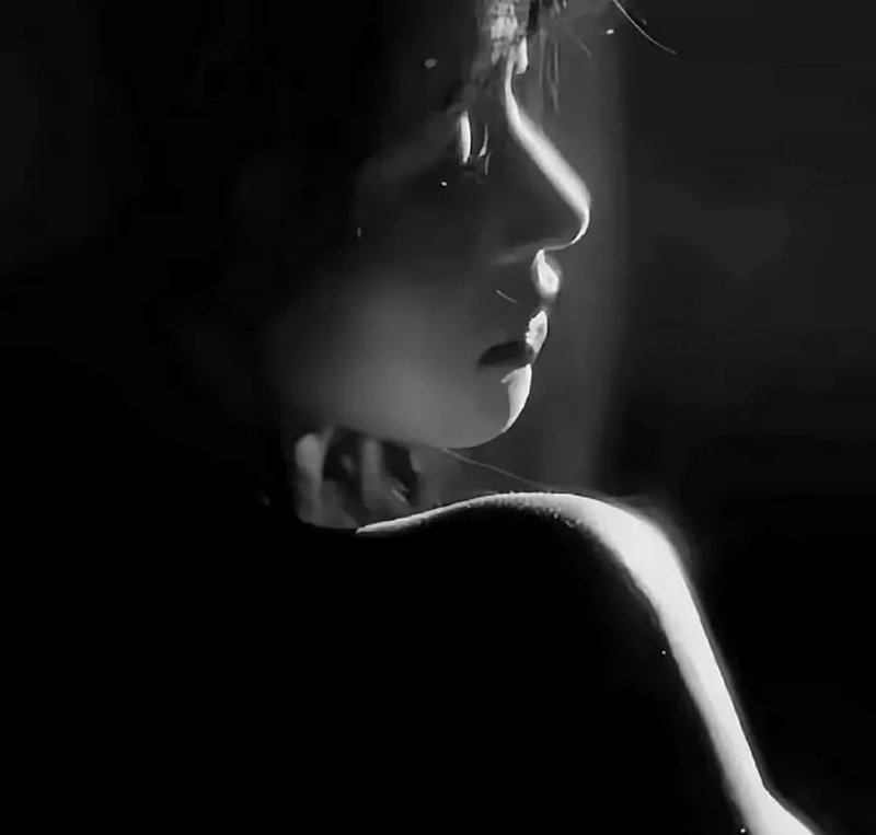 ảnh đại diện zalo buồn nhất 9