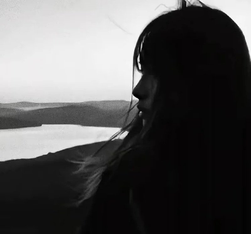 ảnh đại diện zalo buồn nữ 7