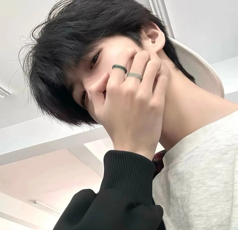 avatar ảnh trai đẹp che mặt 12