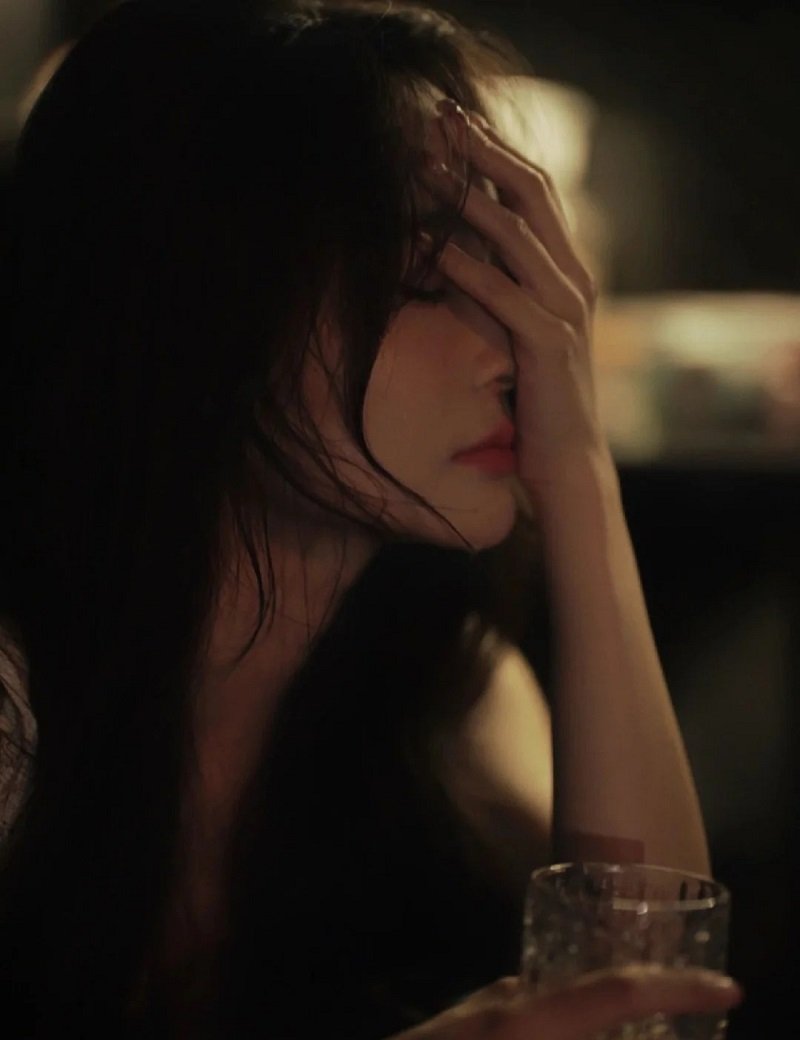 avatar buồn tâm trạng nữ 1