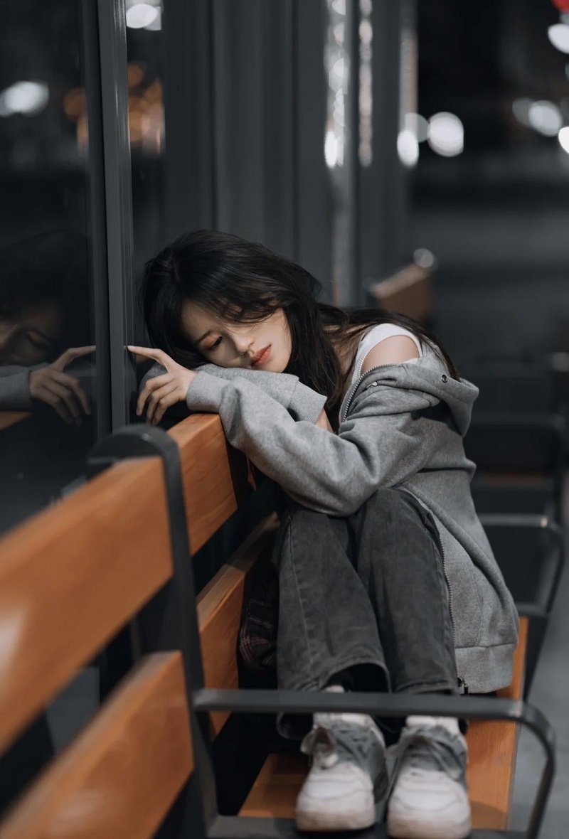 avatar buồn tâm trạng nữ 10