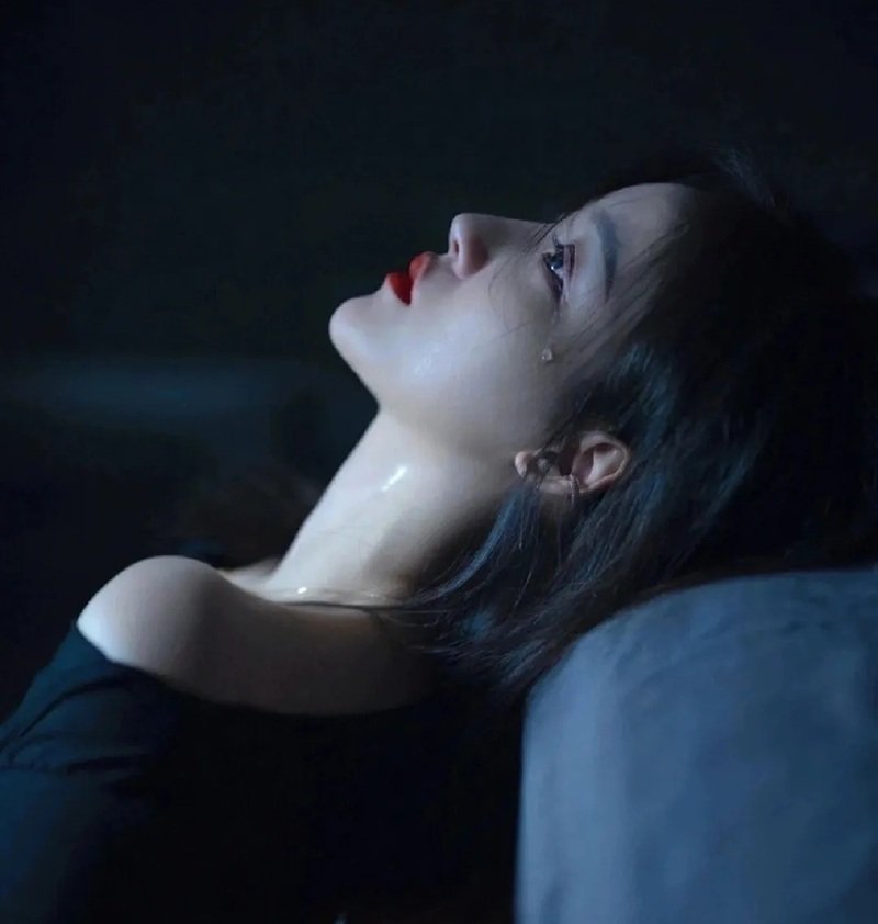 avatar cô đơn nữ khóc 10