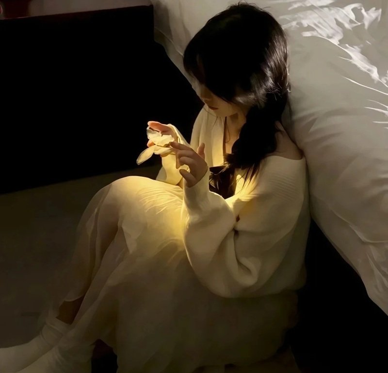 avatar cô gái buồn 8