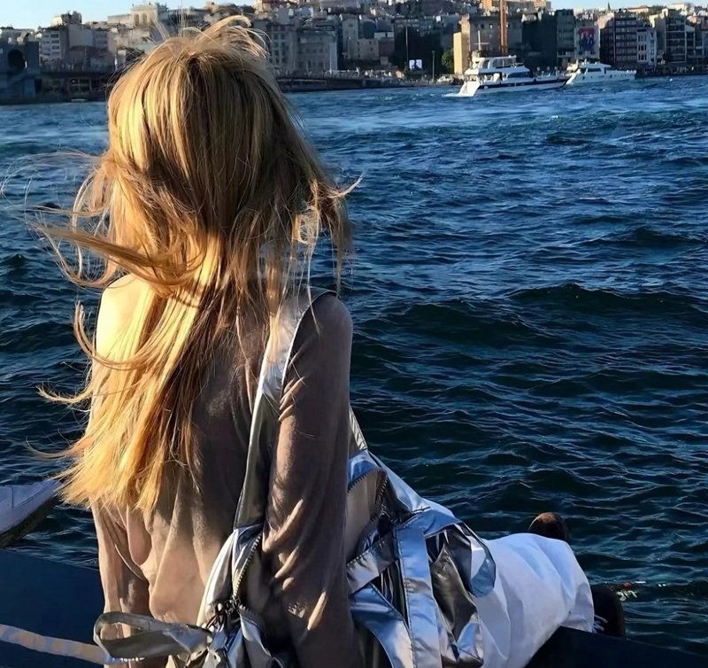 avatar cô gái quay lưng người thật 21