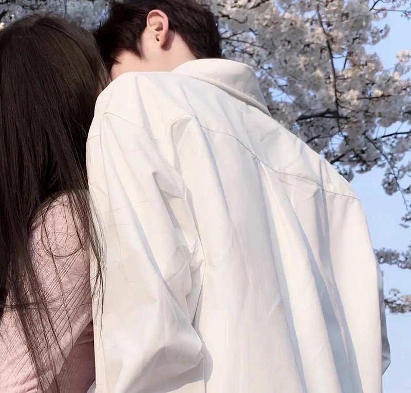 avatar đôi nam nữ che mặt