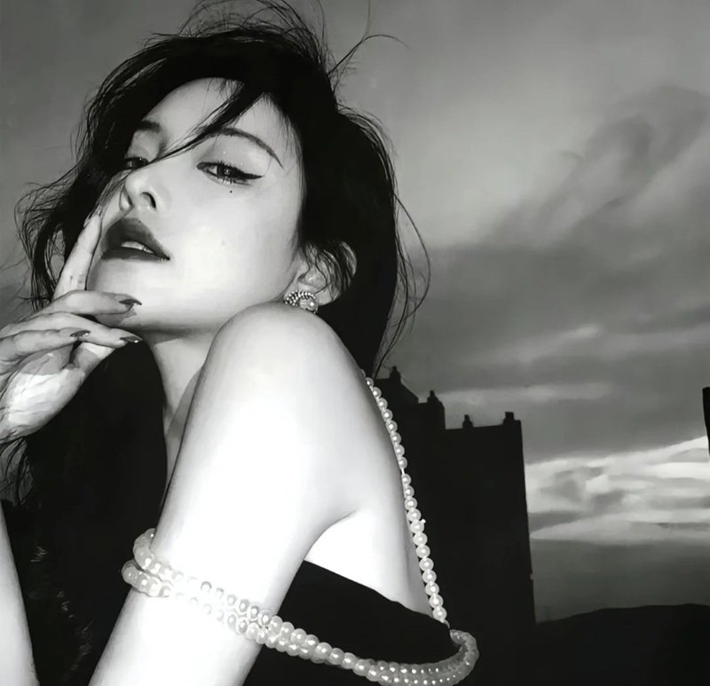 avatar trắng đen ngầu nữ 2