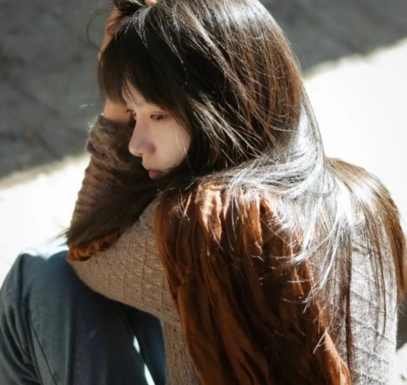 gái cô đơn avatar buồn 11