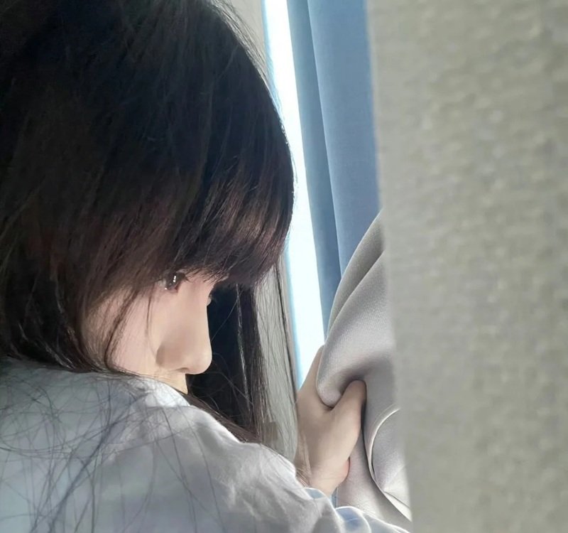 gái cô đơn avatar buồn 14