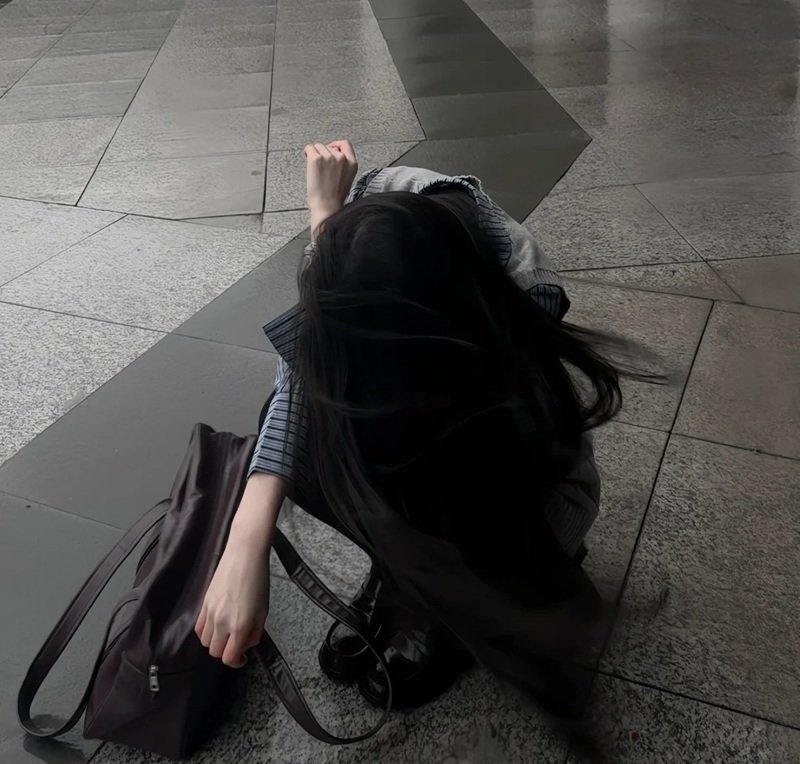 gái cô đơn avatar buồn 4