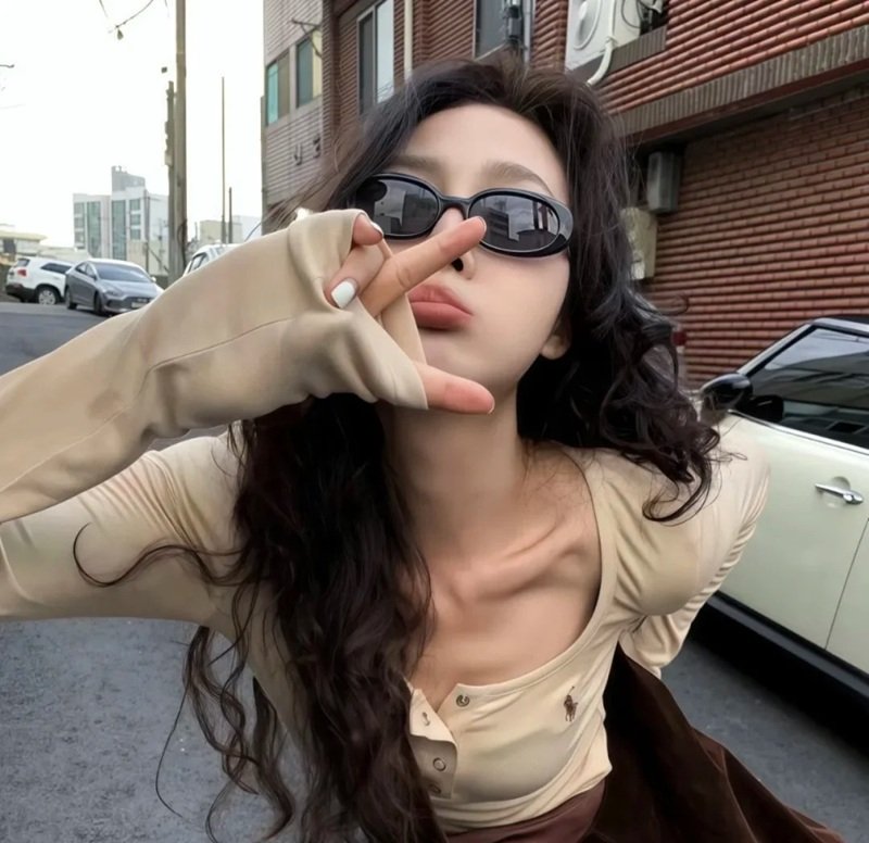 hình ảnh avatar cá tính nữ 8