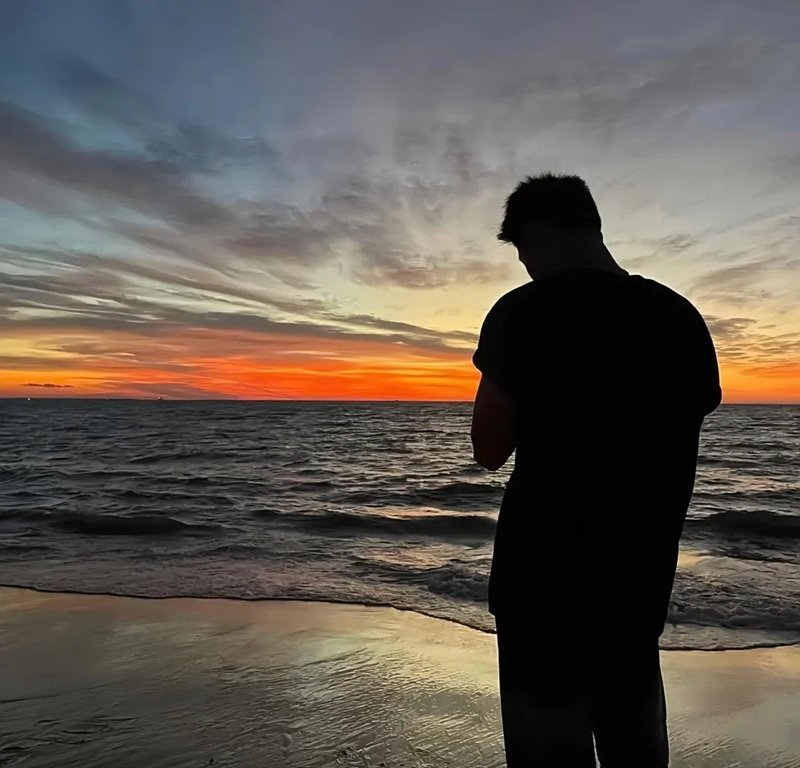 hình avatar buồn cô đơn nam 2