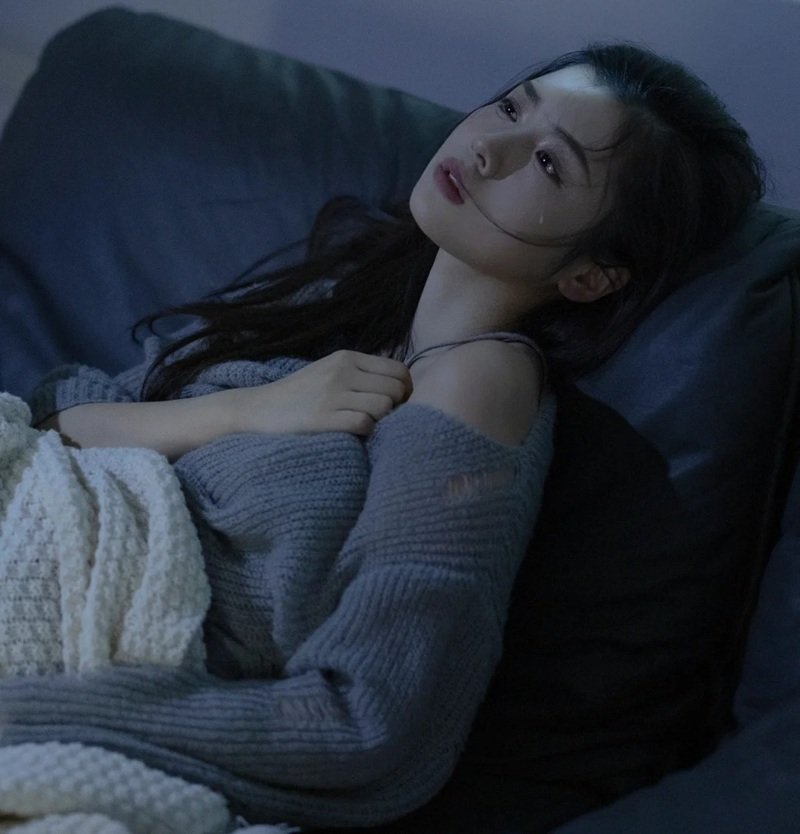 khóc cô đơn ảnh buồn tâm trạng 17