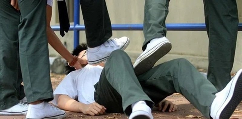 ảnh bạo lực học đường 34