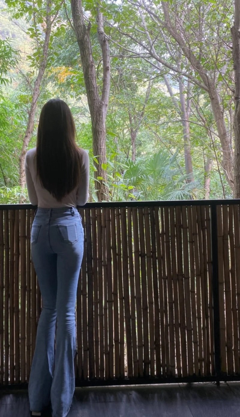 ảnh cô gái quay lưng 12