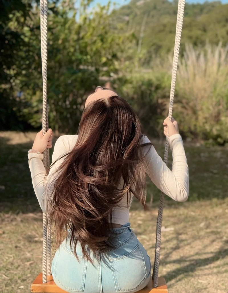 ảnh cô gái quay lưng 19