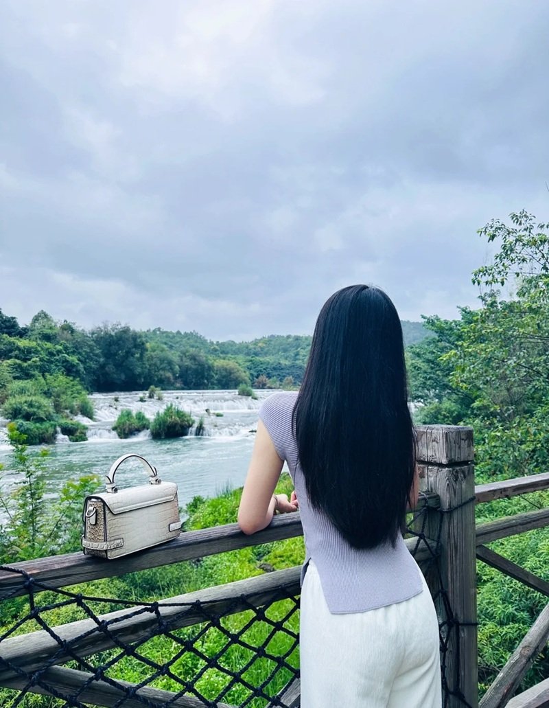 ảnh cô gái quay lưng 24