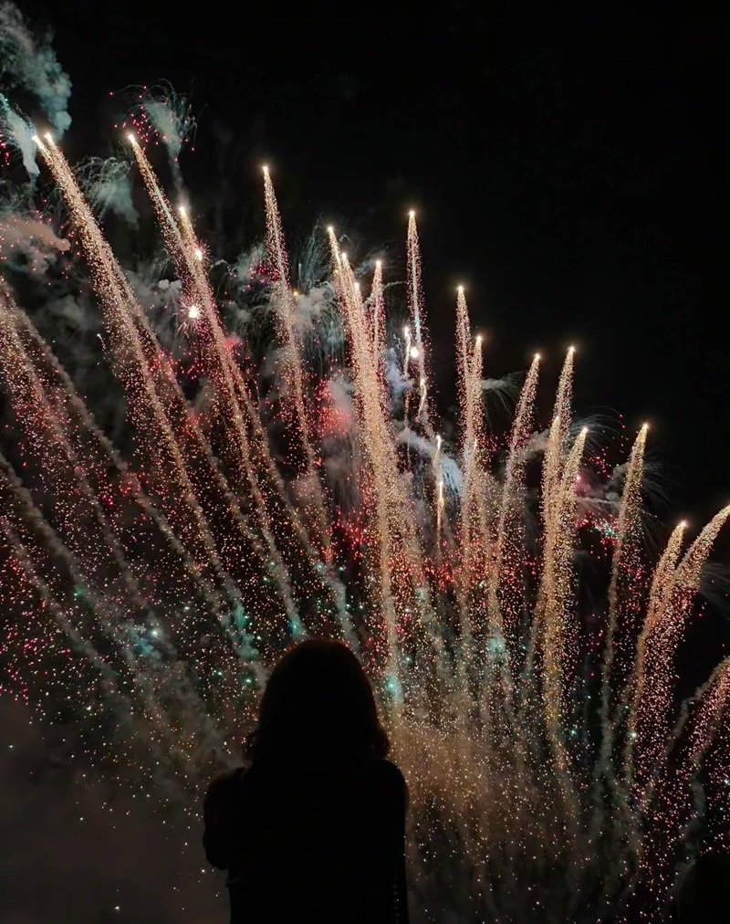 ảnh cô gái quay lưng 32