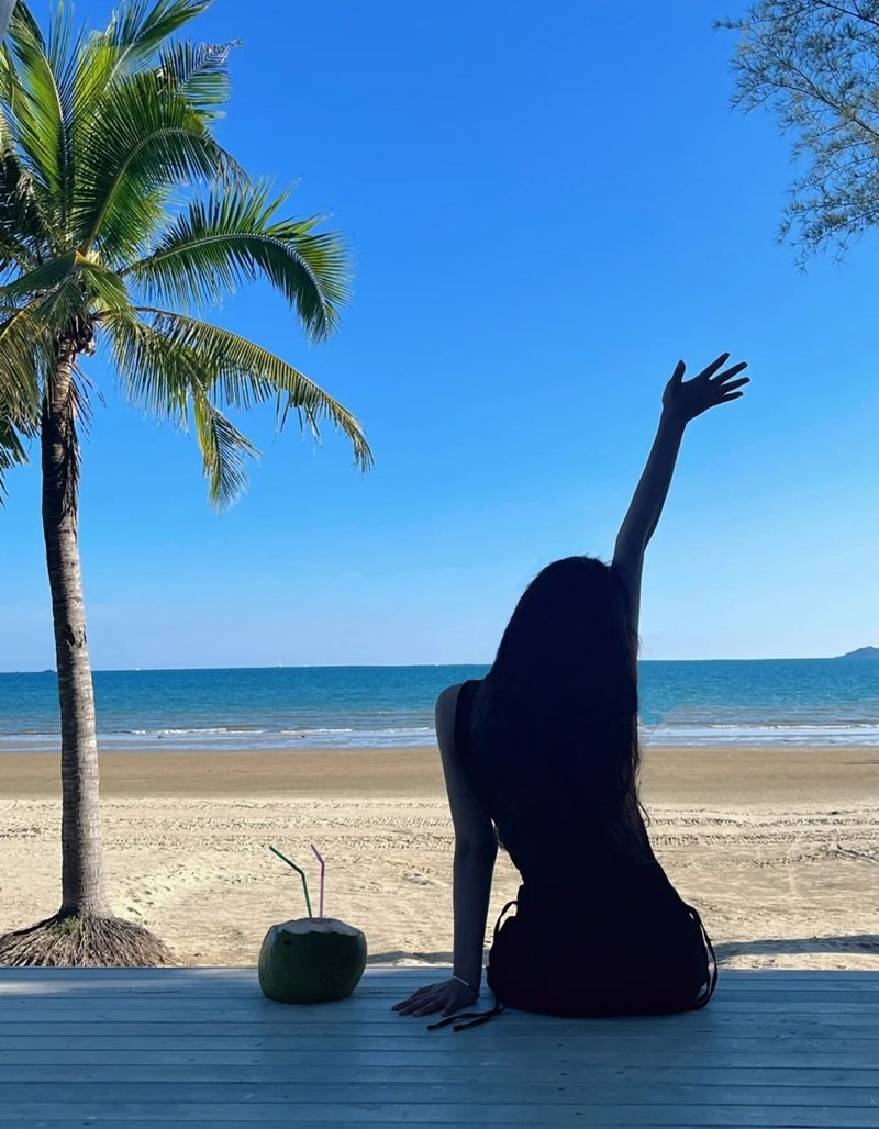 ảnh cô gái quay lưng 33