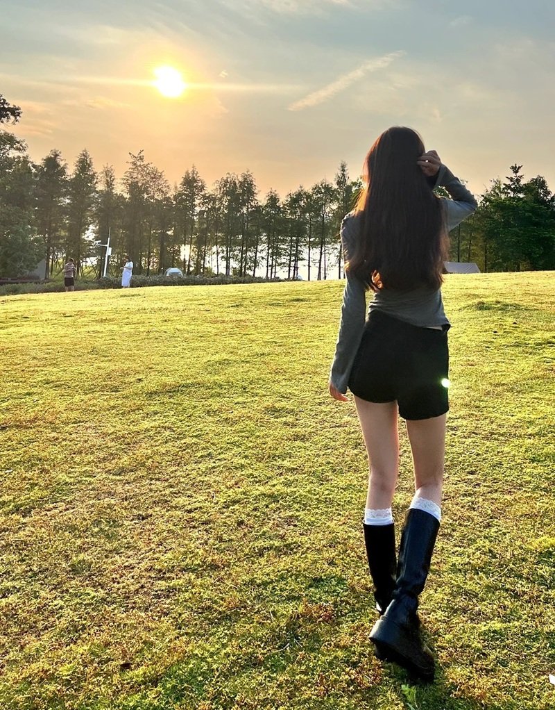 ảnh cô gái quay lưng 36