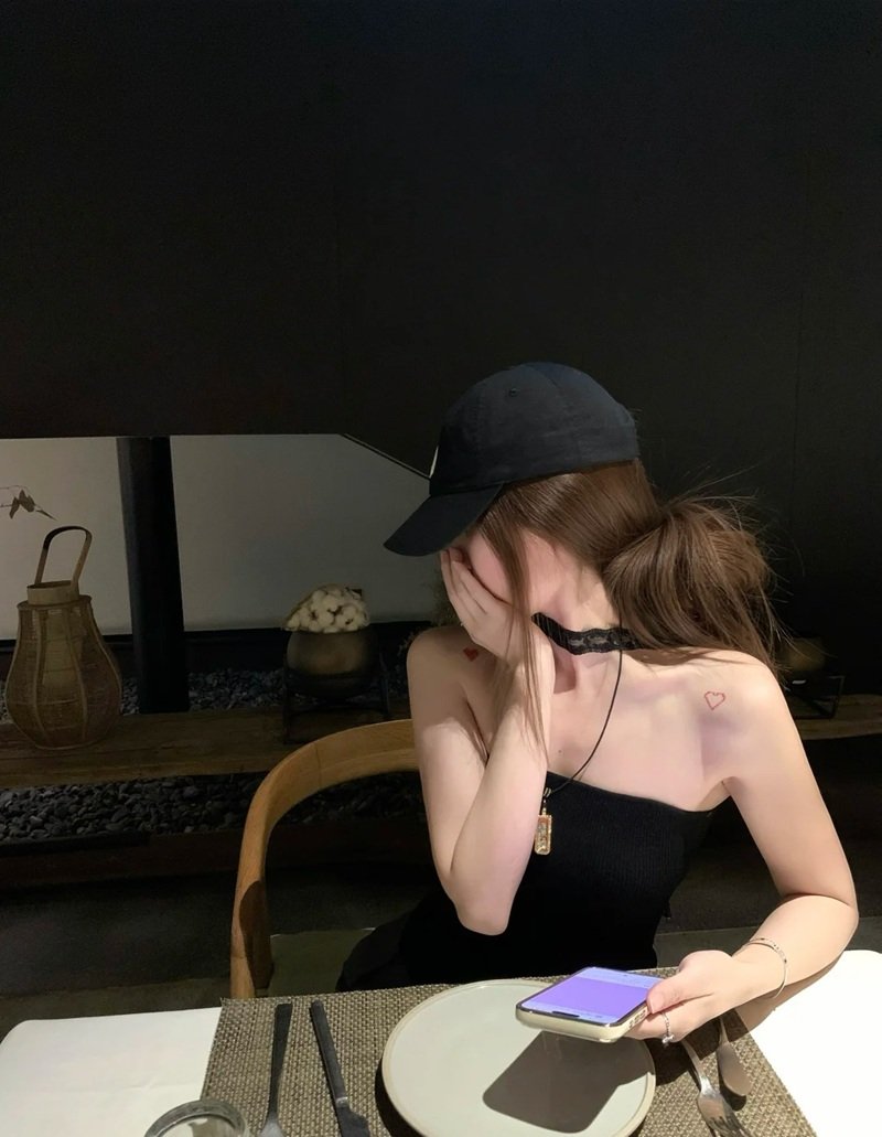 ảnh gái đẹp che mặt 21