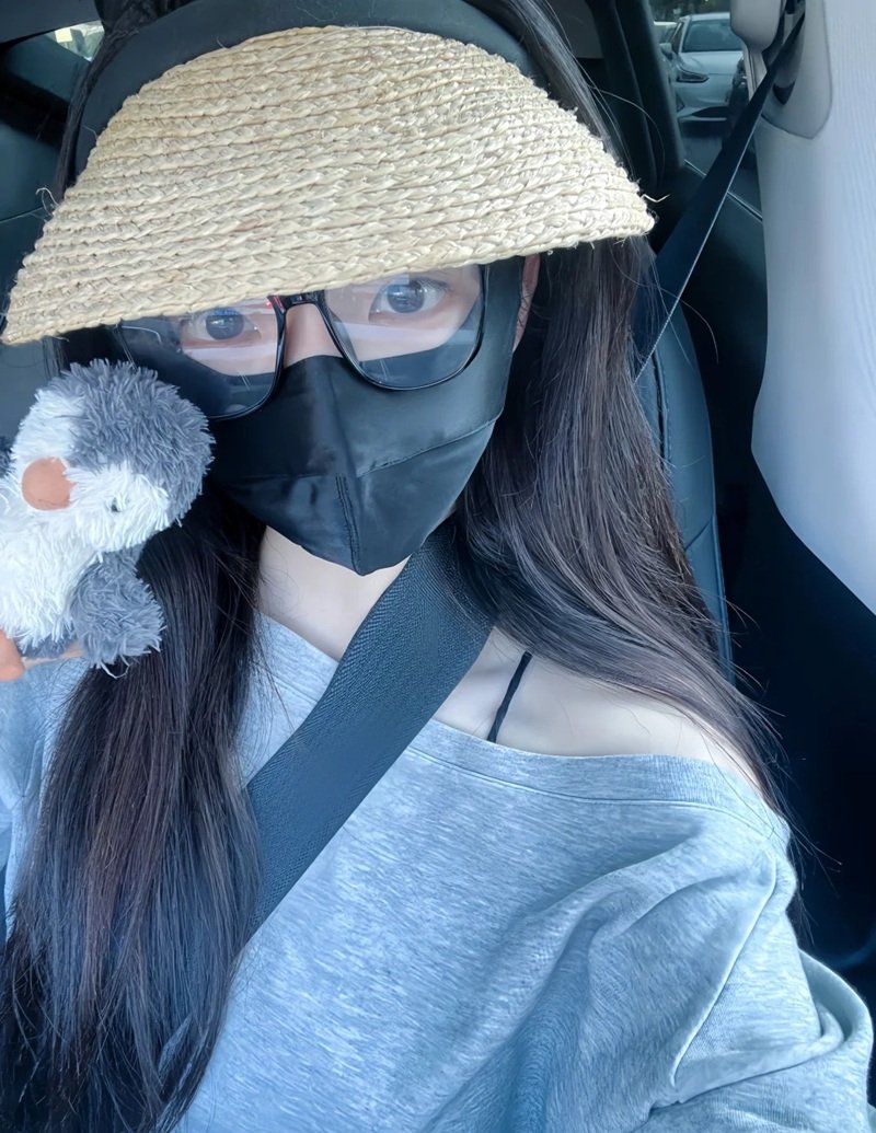 ảnh gái đẹp che mặt 37