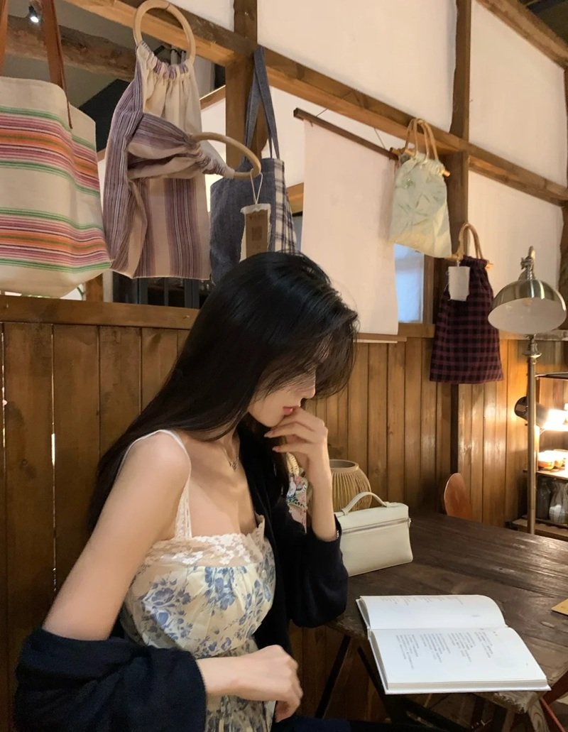 ảnh gái đẹp che mặt 38