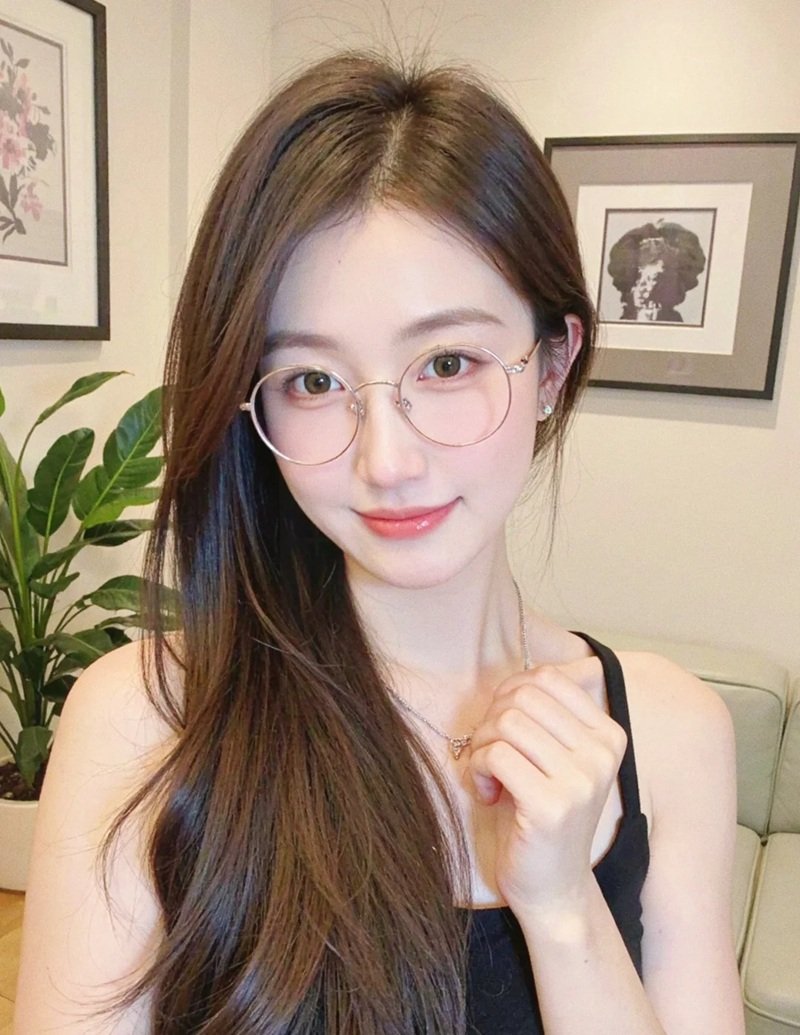 ảnh gái xinh đeo kính​ 1