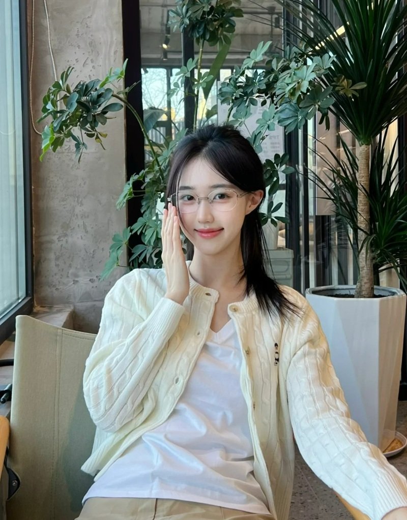 ảnh gái xinh đeo kính​ 15