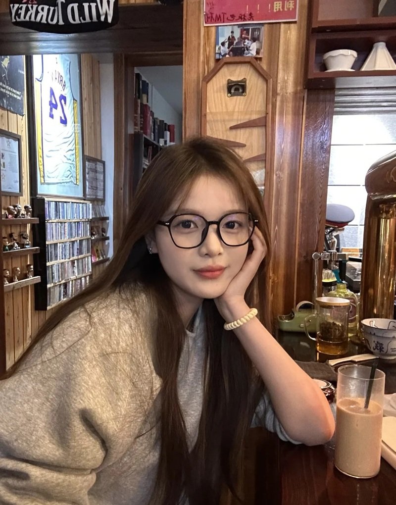 ảnh gái xinh đeo kính​ 22