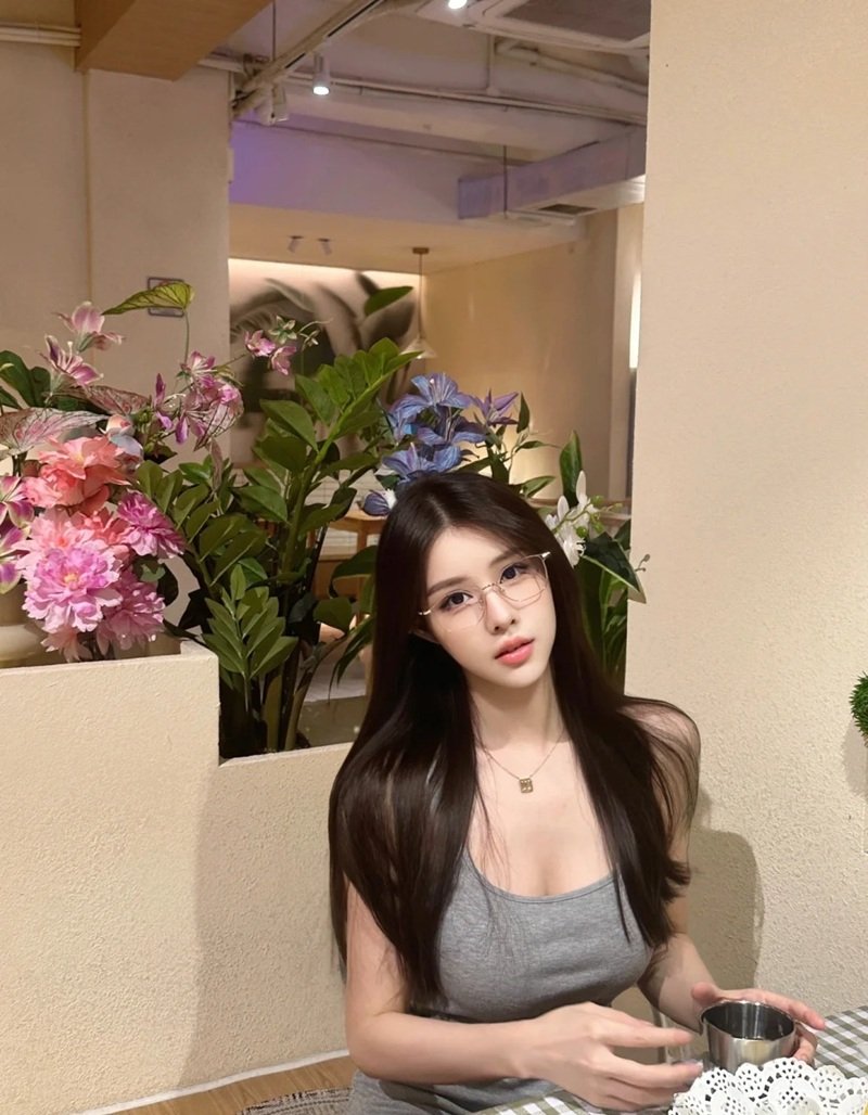 ảnh gái xinh đeo kính​ 32