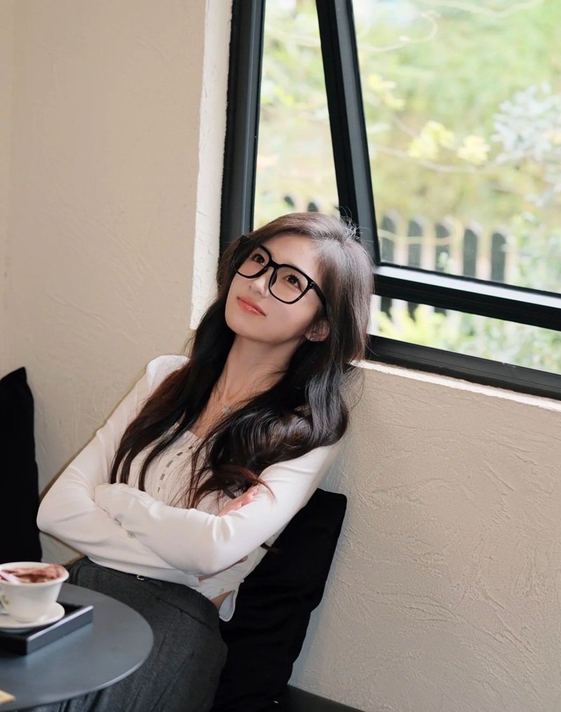 ảnh gái xinh đeo kính​ 36