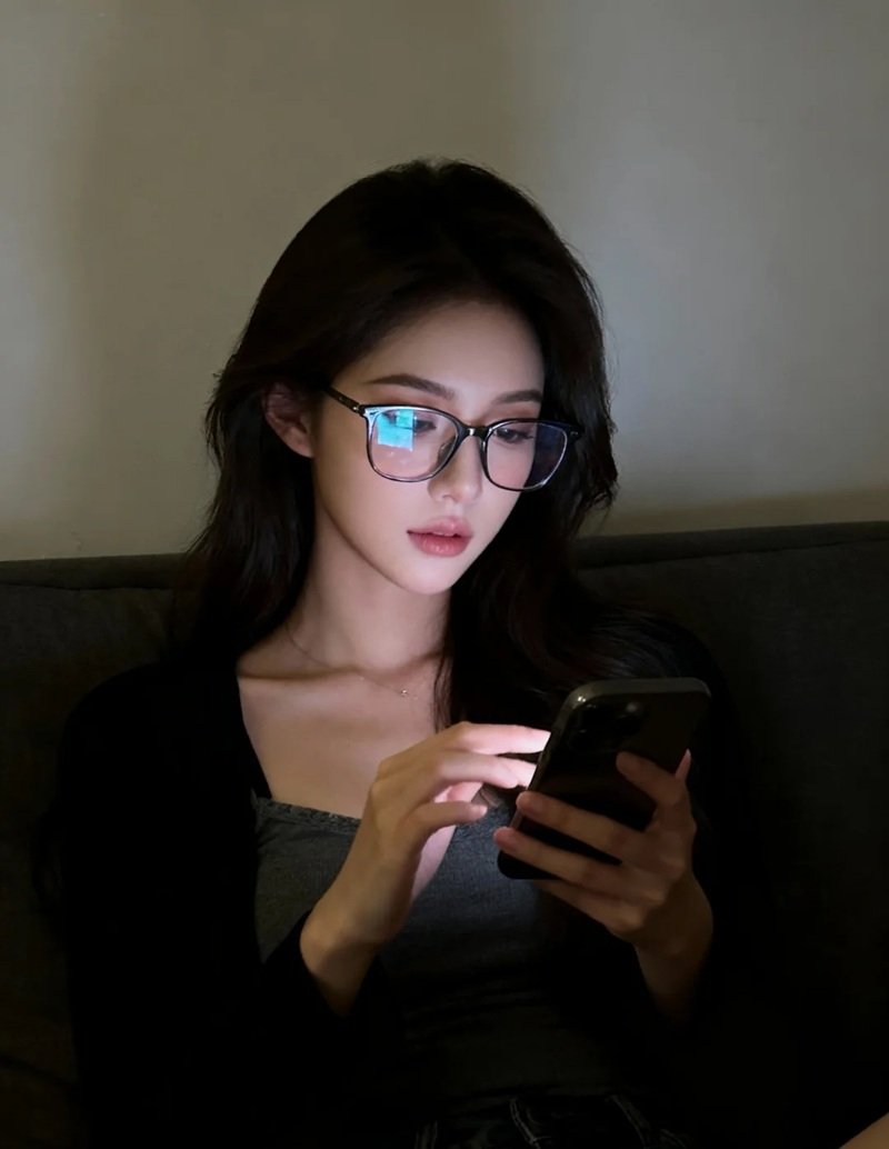 ảnh gái xinh đeo kính​ 4