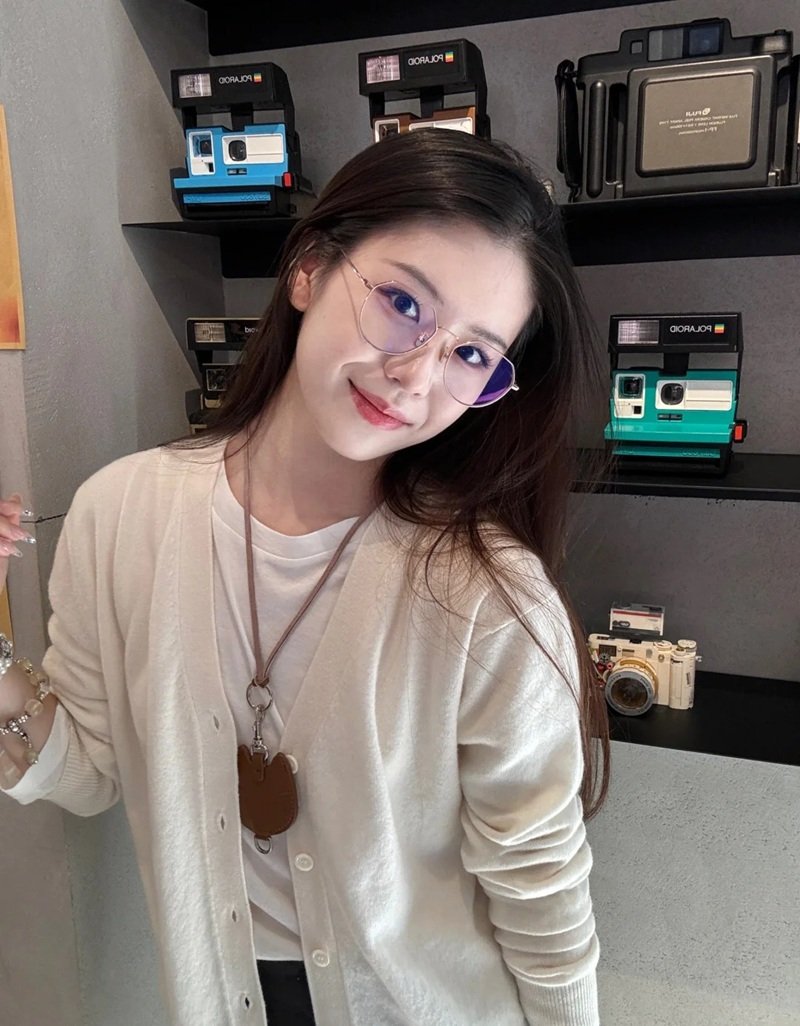 ảnh gái xinh đeo kính​ 8