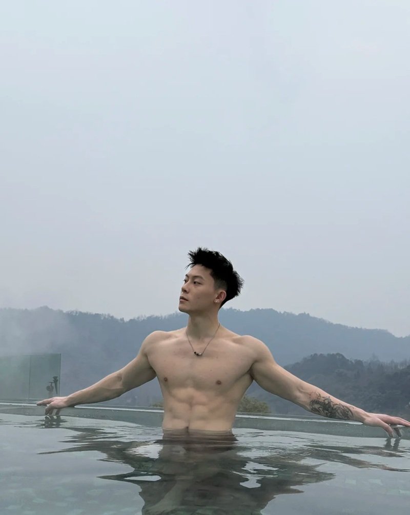 ảnh trai 6 múi 10