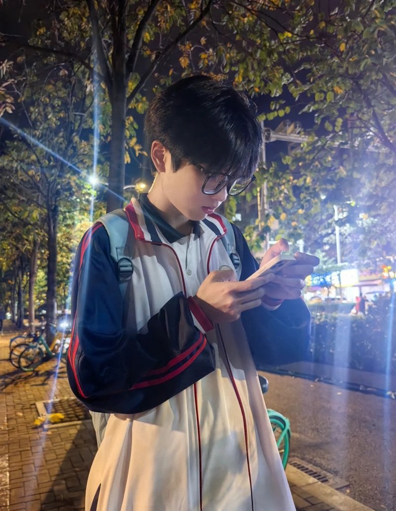 ảnh trai đẹp 2k7 đeo kính