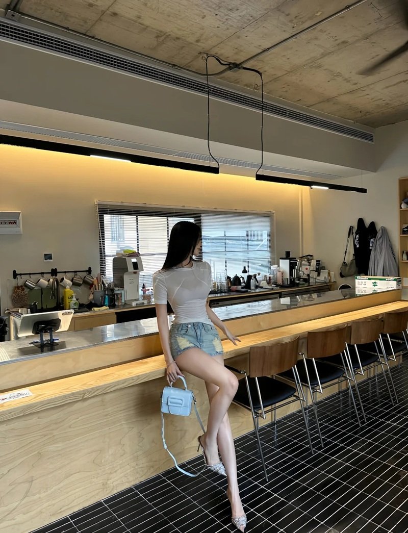 gái xinh chân dài​ 1