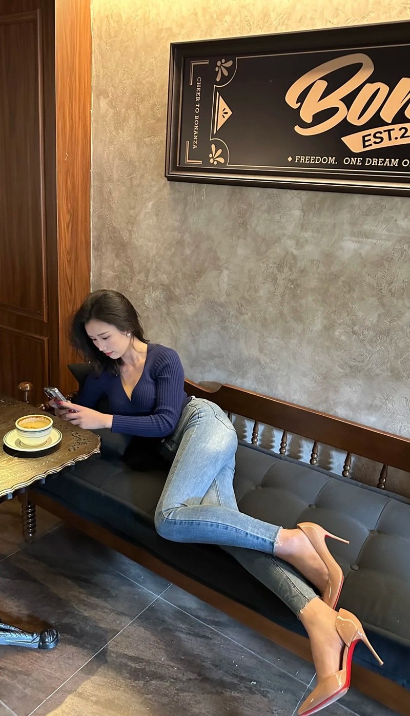 gái xinh chân dài​ 29