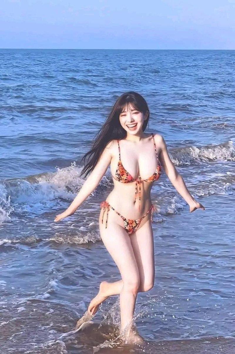 gái xinh mặc bikini đi biển 20