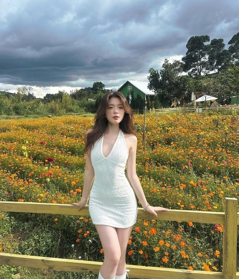 gái xinh mặc váy 30