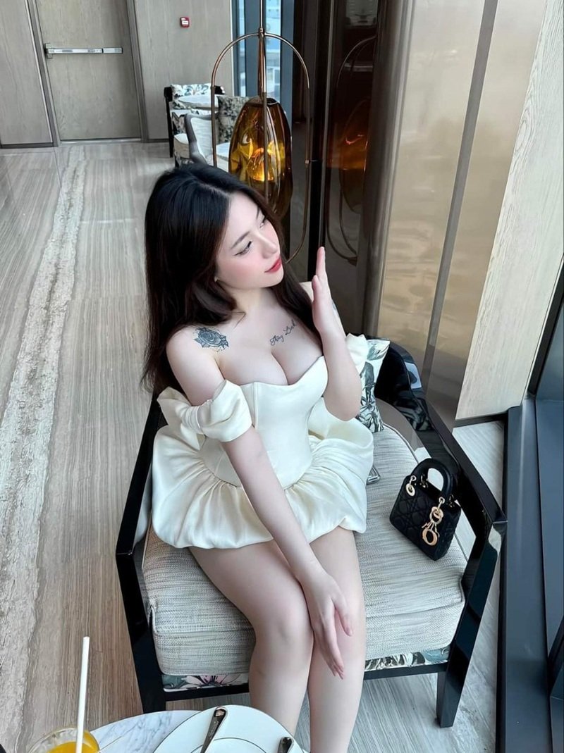 gái xinh mặc váy ngắn 15