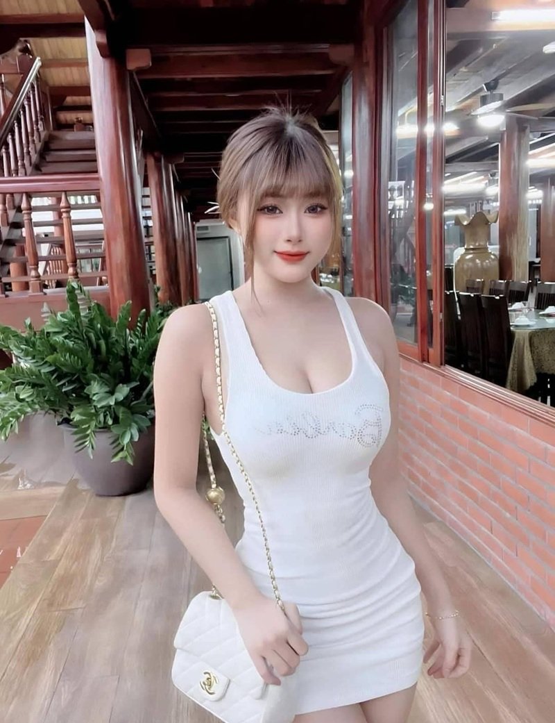 gái xinh mặc váy ngắn 40