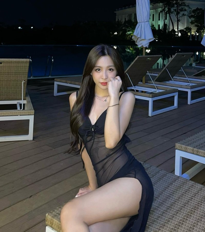 gái xinh mặc váy ngắn 7