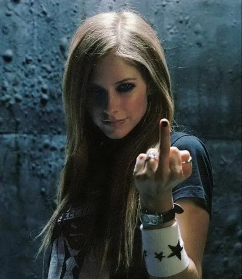 ngón giữa meme 24