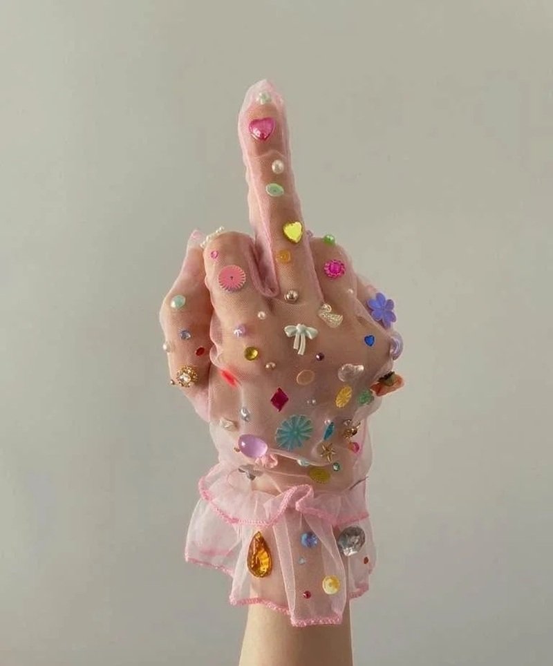 ngón giữa meme 28