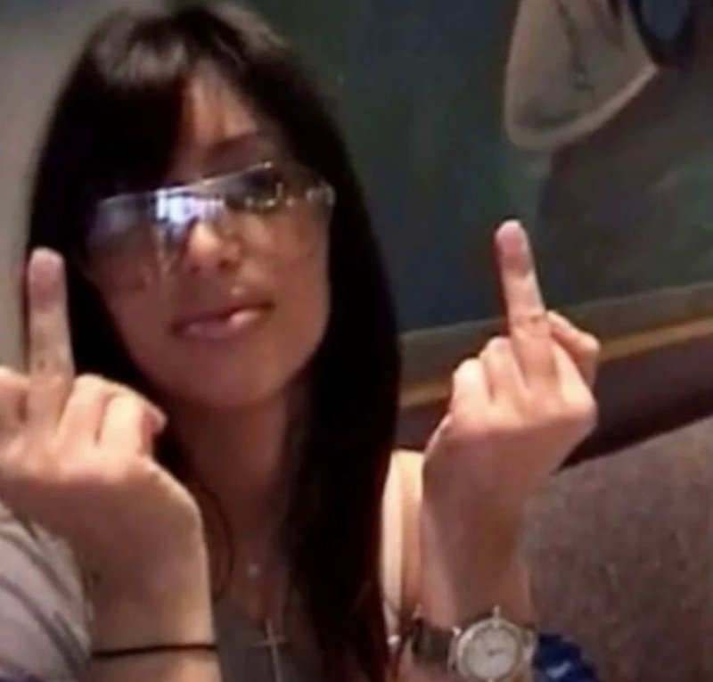 ngón giữa meme 33