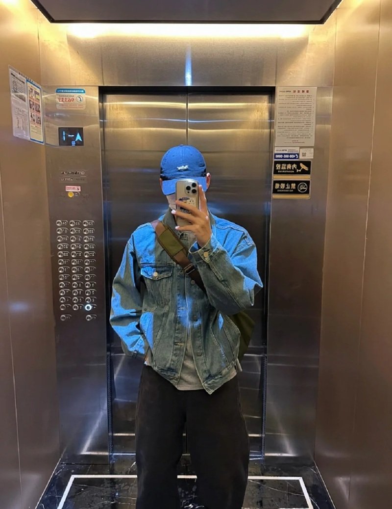 tạo dáng chụp ảnh trước gương nam 16