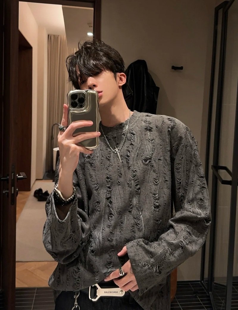 tạo dáng chụp ảnh trước gương nam 19