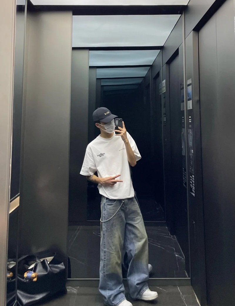 tạo dáng chụp ảnh trước gương nam 2