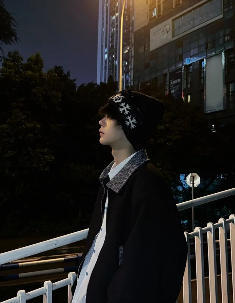 Ảnh trai đẹp K12 che mặt