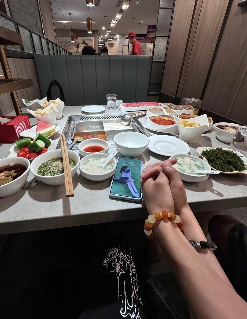 ảnh nắm tay người yêu 11